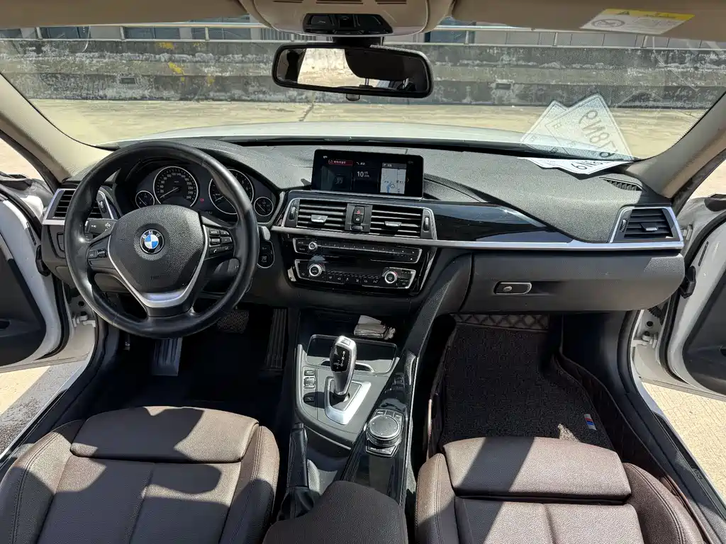 BMW 3 Series 2019 — фото 9