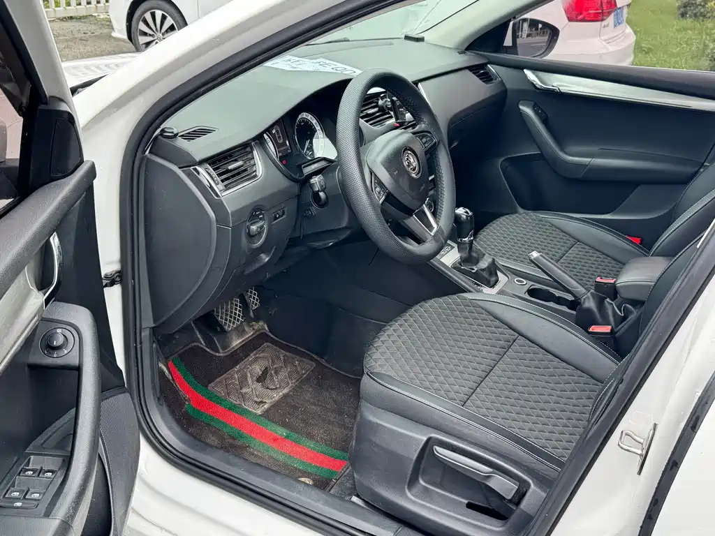 Skoda Octavia 2019 — фото 6