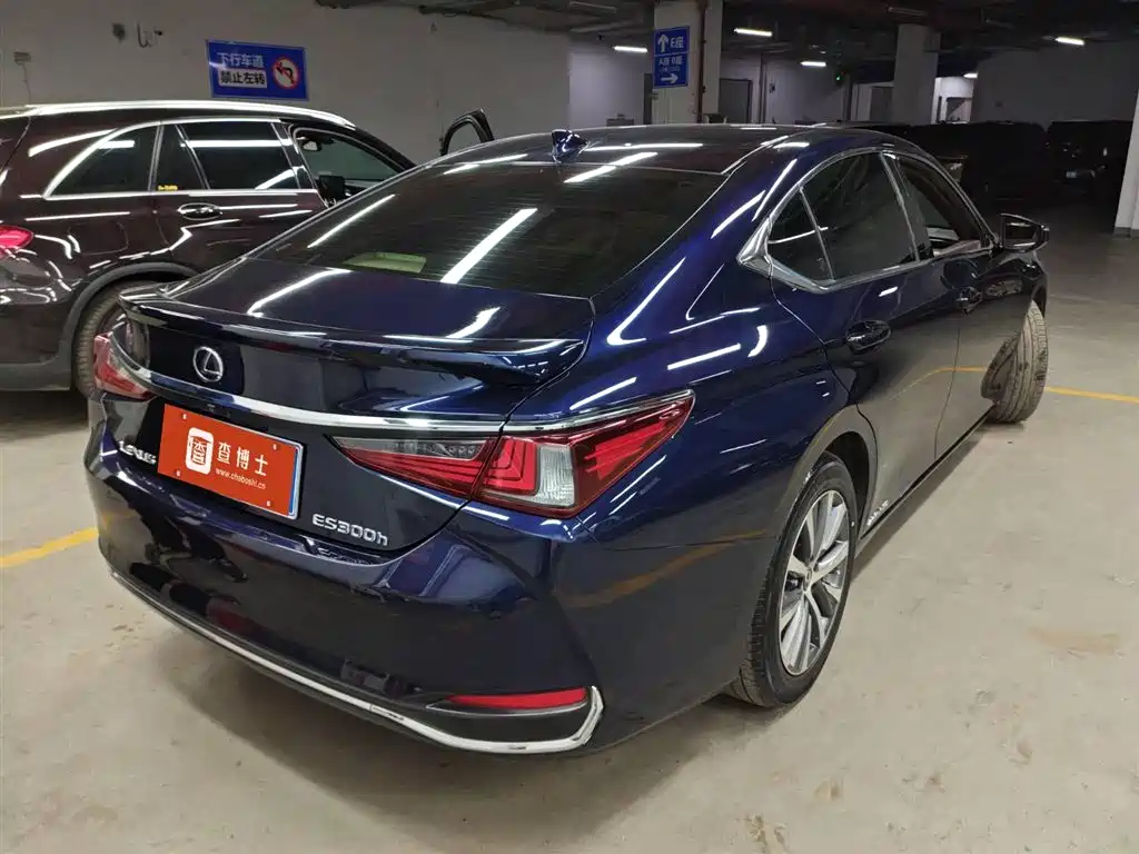 Lexus ES 2019 — фото 13
