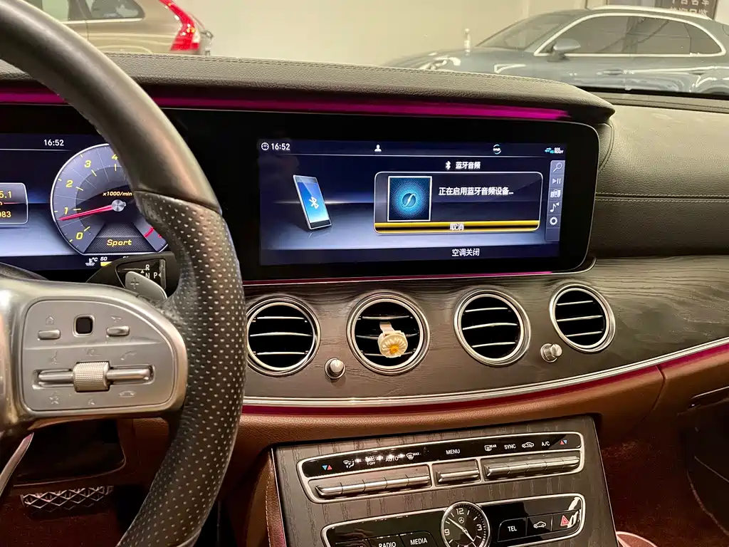 Mercedes-Benz E-Class 2019 — фото 16