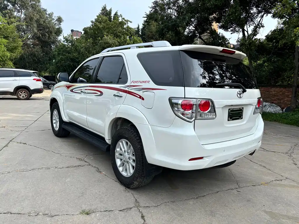 Toyota Fortuner 2014 — фото 6