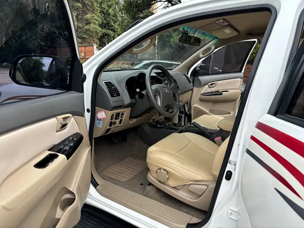 Toyota Fortuner 2014 — фото 8