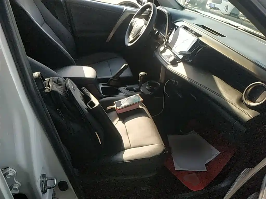 Toyota RAV4 2015 — фото 25