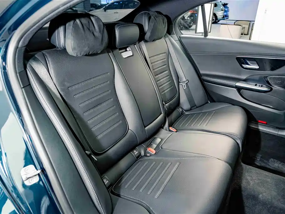 Mercedes-Benz C-Class 2024 — фото 18
