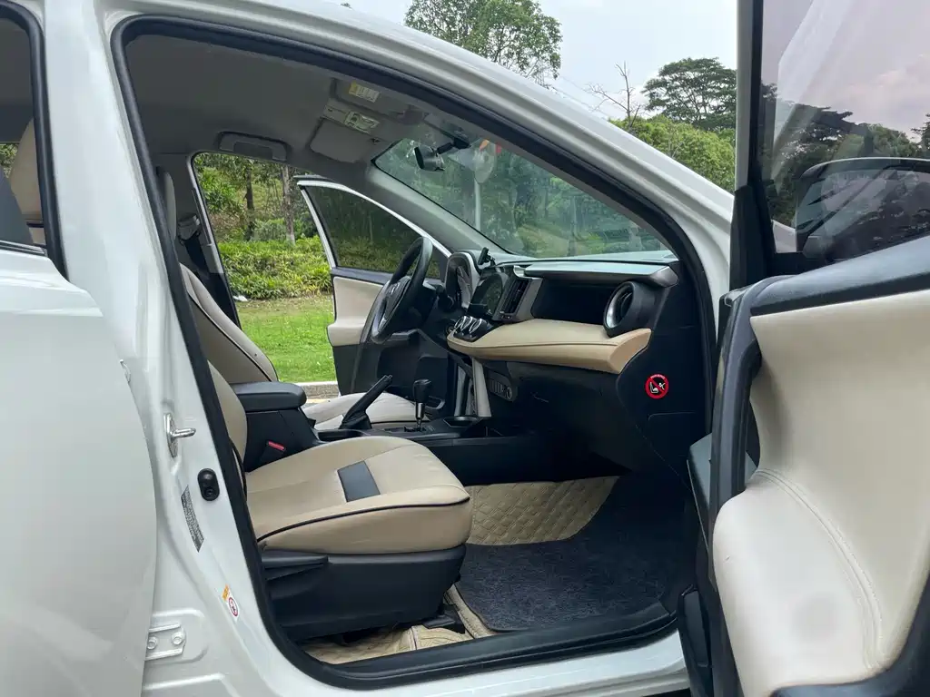 Toyota RAV4 2017 — фото 13