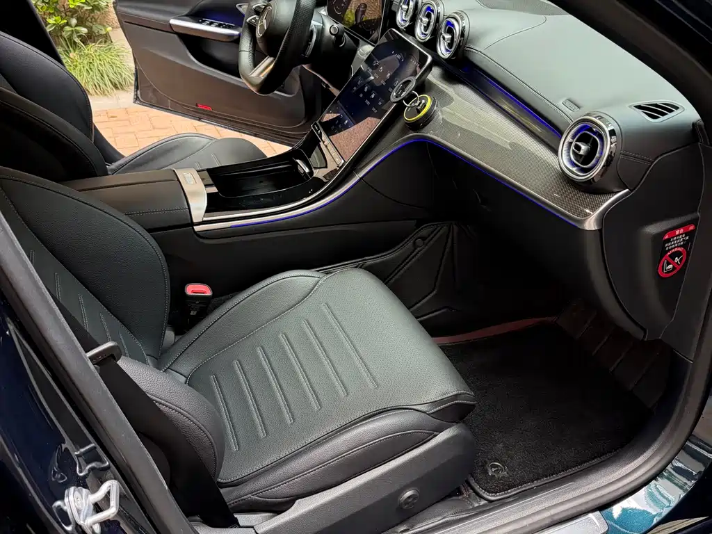 Mercedes-Benz C-Class 2023 — фото 11