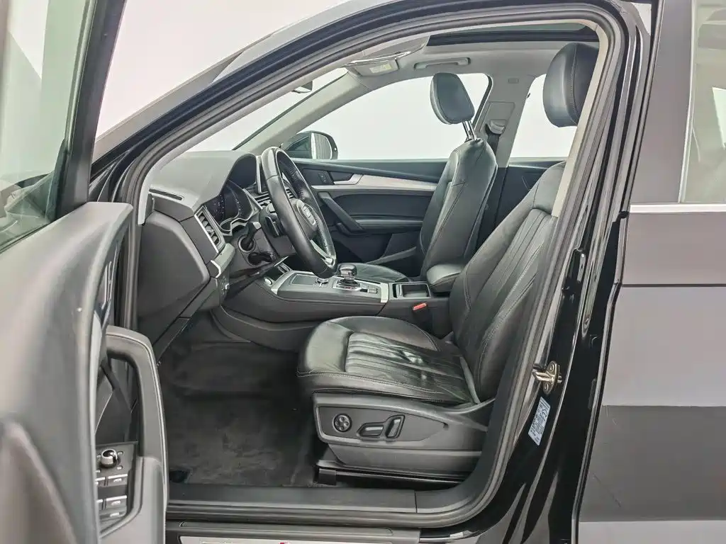 Audi Q5L 2020 — фото 10