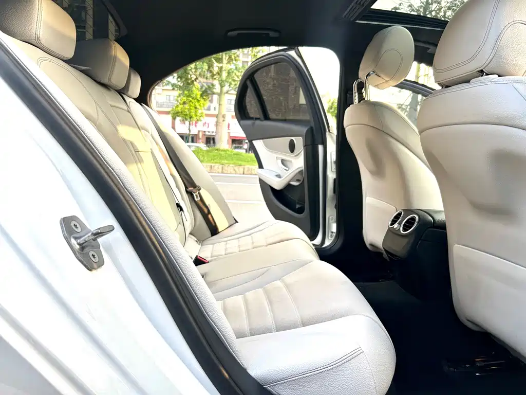 Mercedes-Benz C-Class 2017 — фото 15
