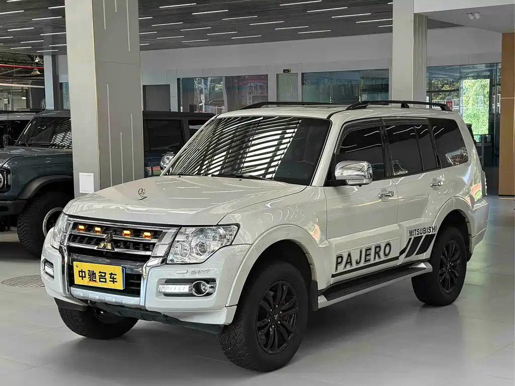 Mitsubishi Pajero 2019 — фото 1
