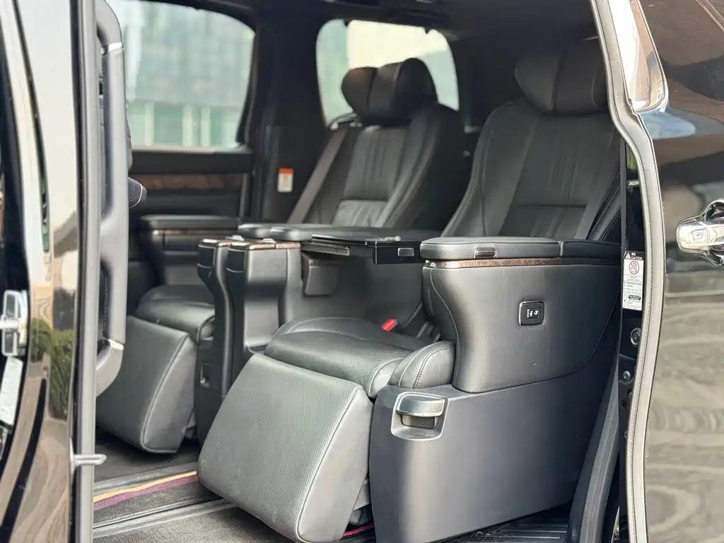 Toyota Alphard 2020 — фото 8