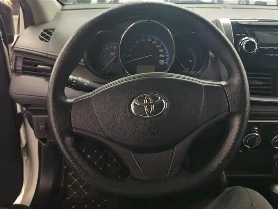 Toyota Yaris L 2018 — фото 15