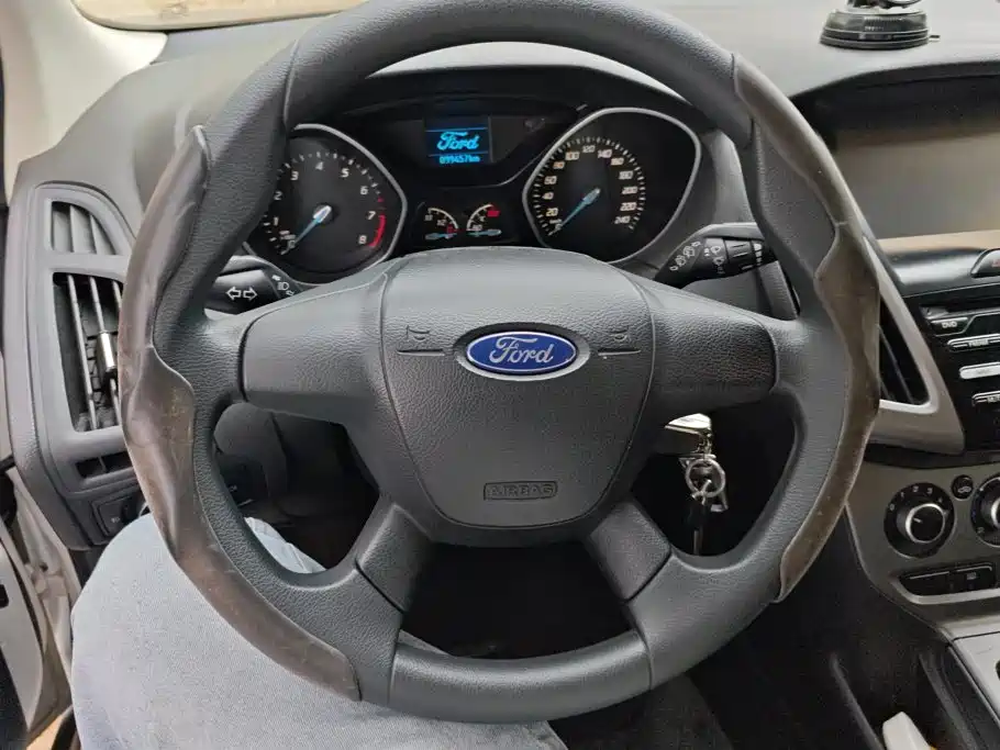 Ford Focus 2014 — фото 15