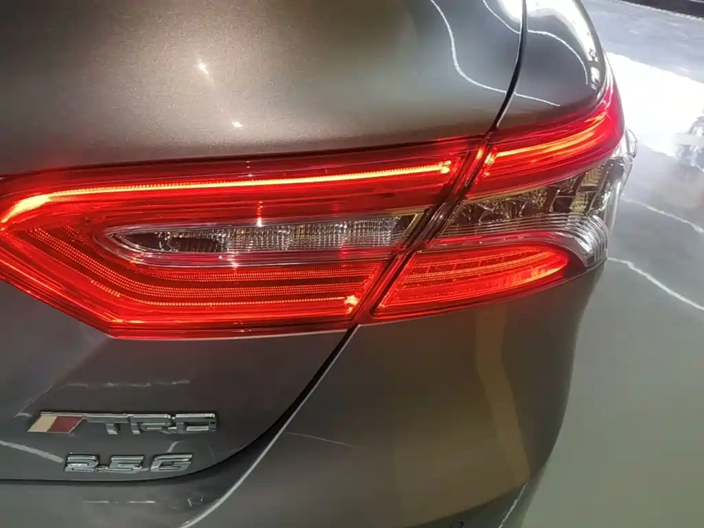 Toyota Camry 2021 — фото 8