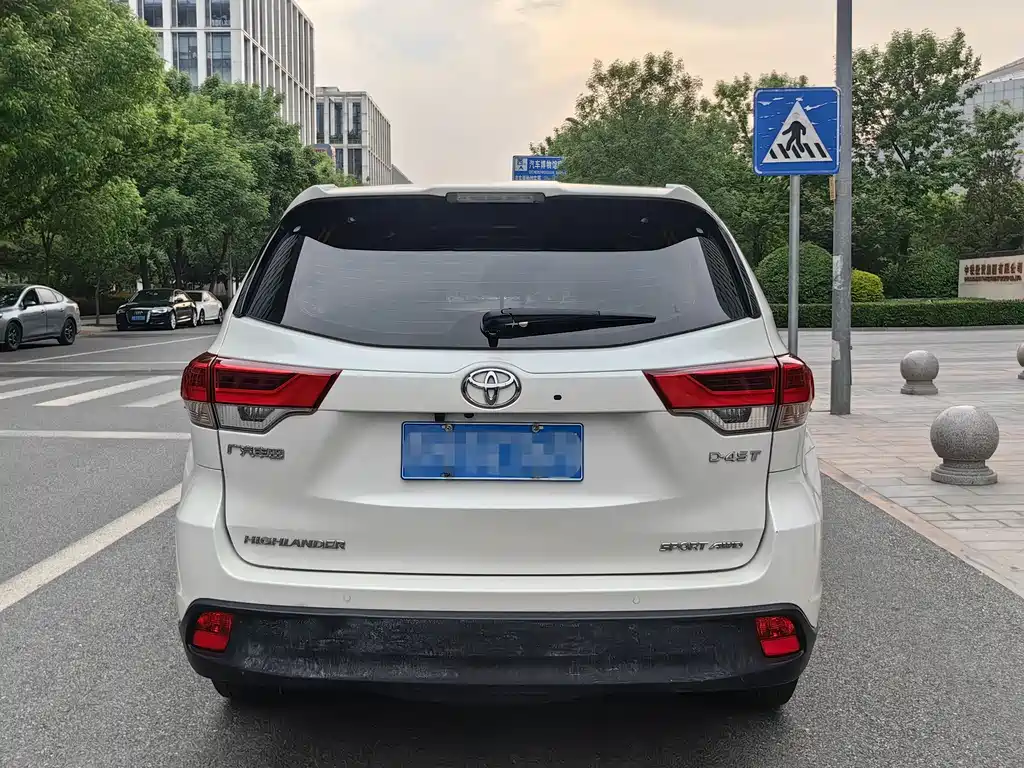 Toyota Highlander 2020 — фото 3