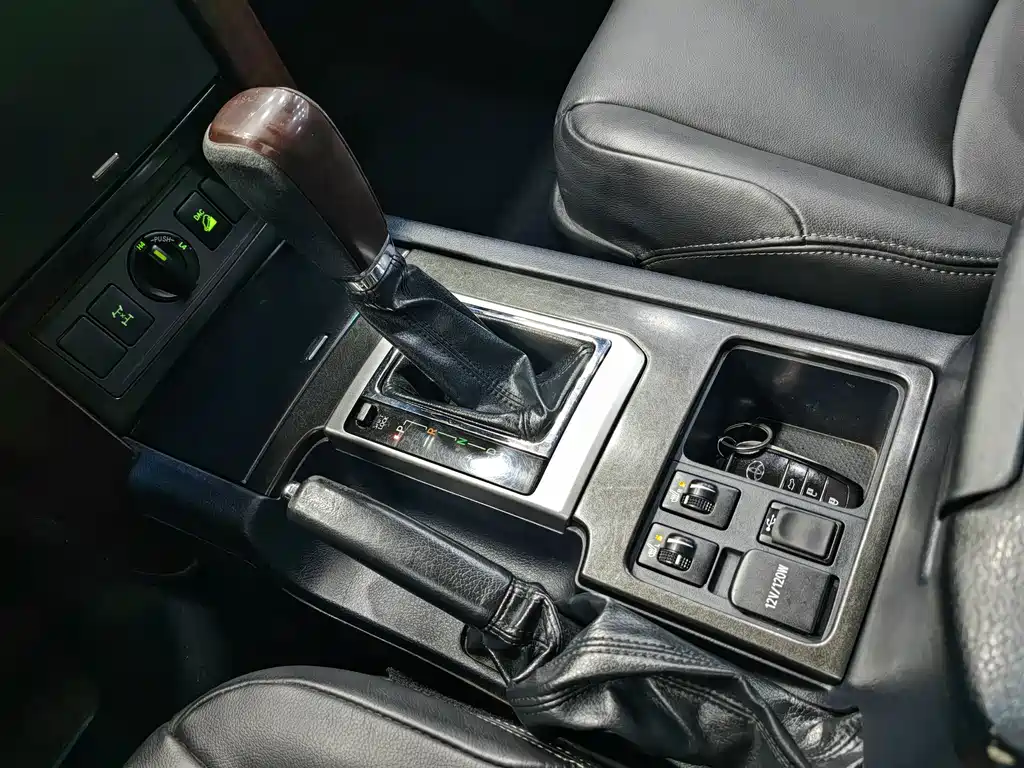 Toyota Prado 2016 — фото 12