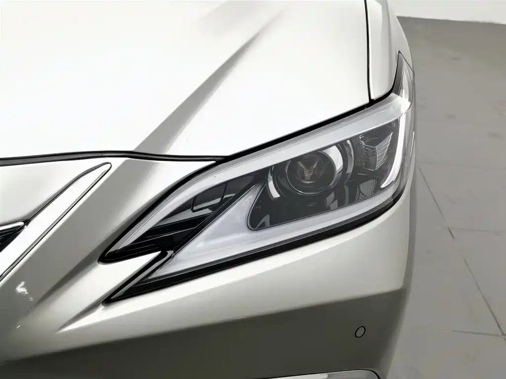 Lexus ES 2021 — фото 7