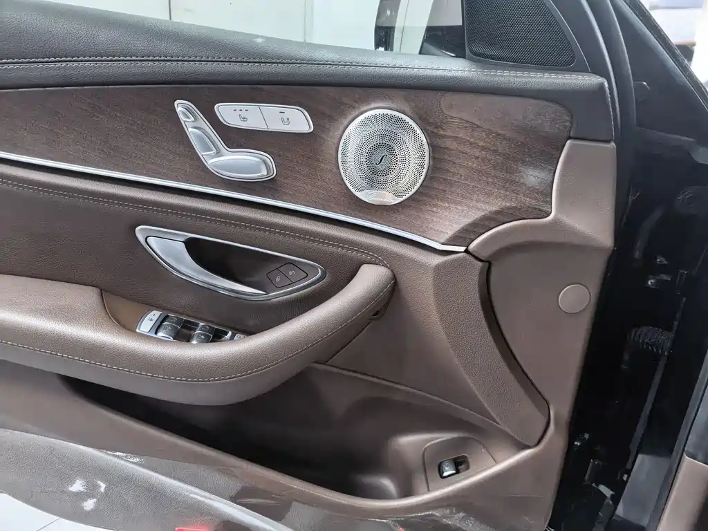 Mercedes-Benz E-Class 2022 — фото 14