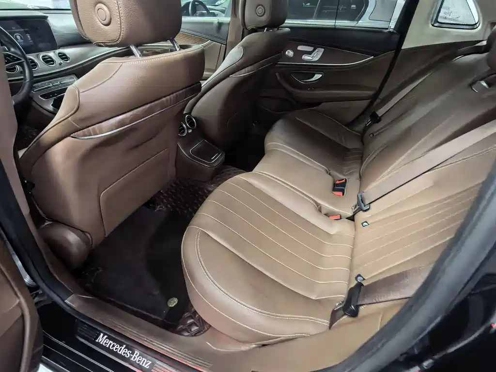 Mercedes-Benz E-Class 2022 — фото 16