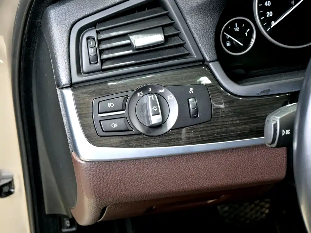 BMW 5 Series 2014 — фото 19
