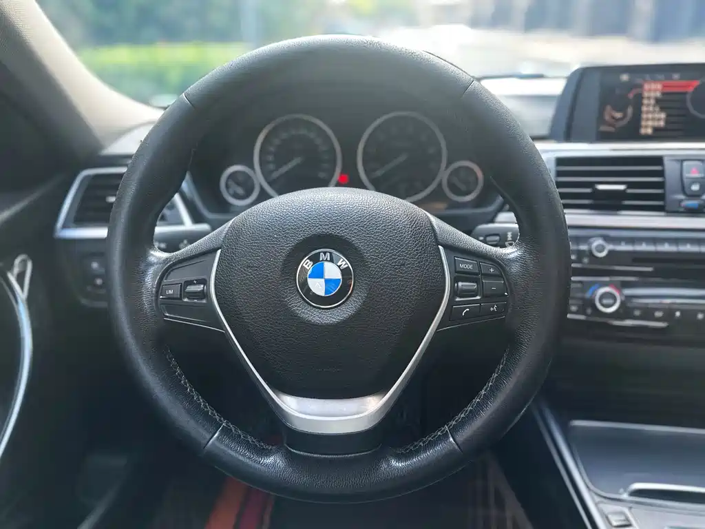 BMW 3 Series 2017 — фото 10