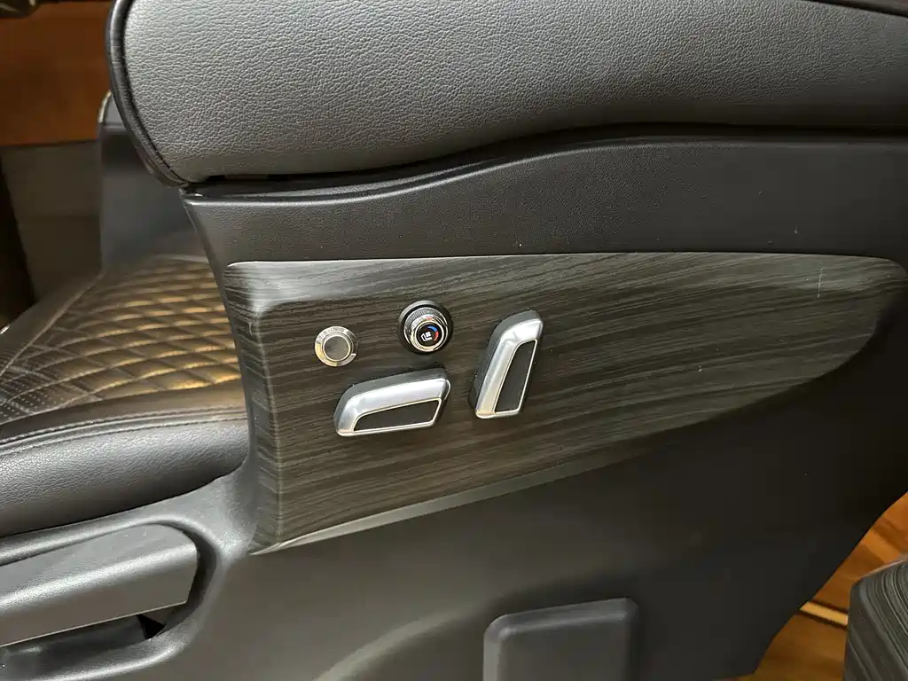 Mercedes-Benz V-Class 2018 — фото 14