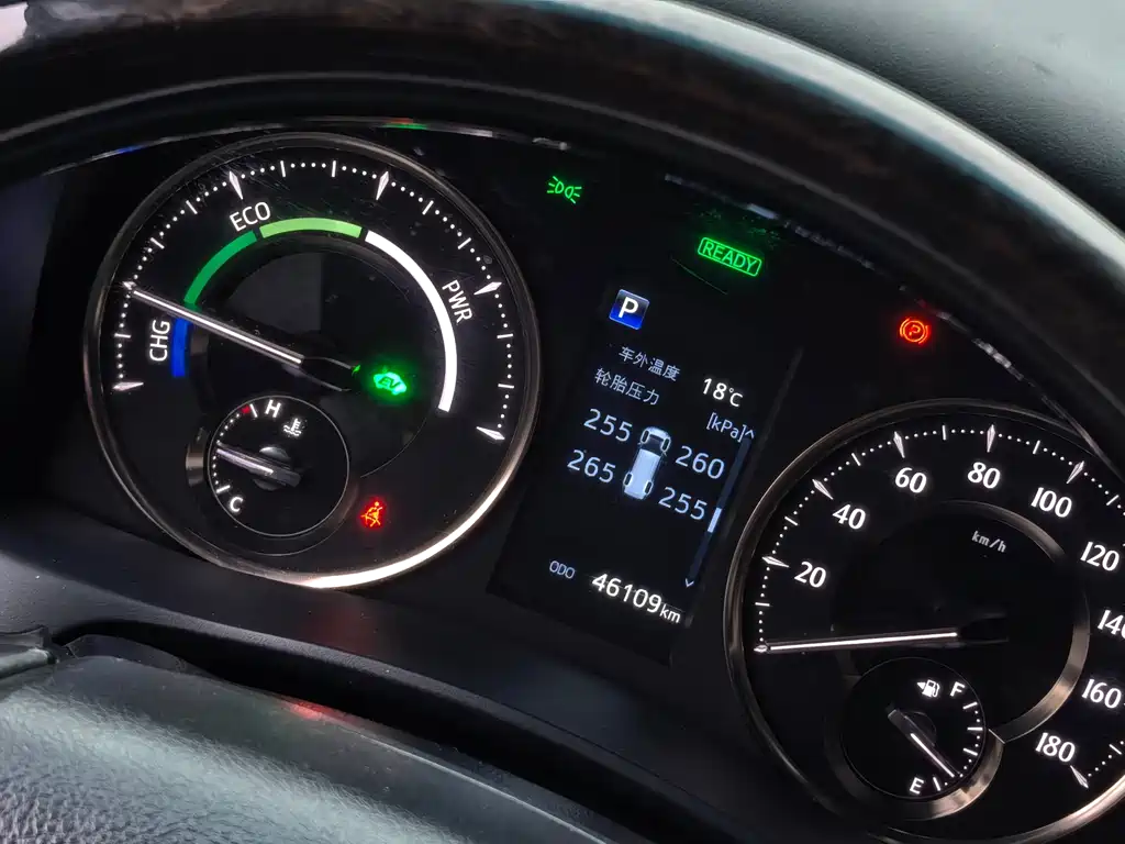 Toyota Alphard 2023 — фото 15