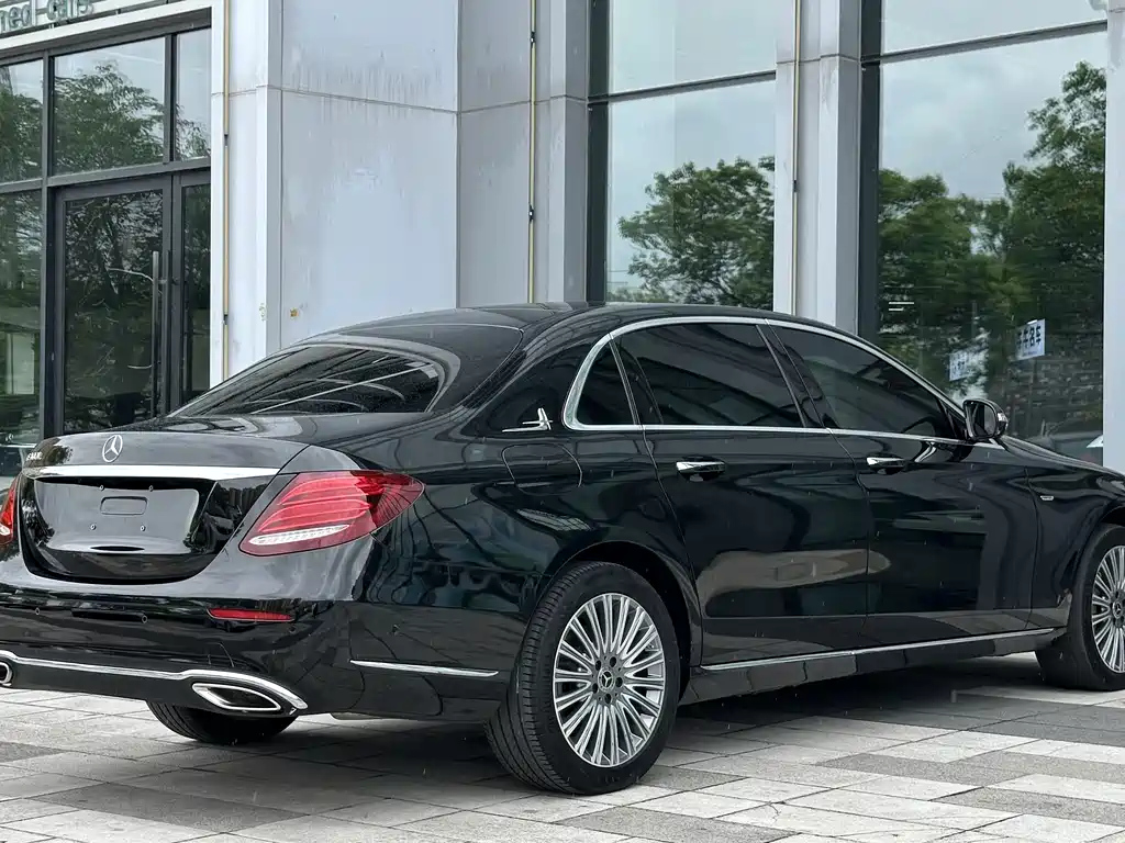 Mercedes-Benz E-Class 2020 — фото 17