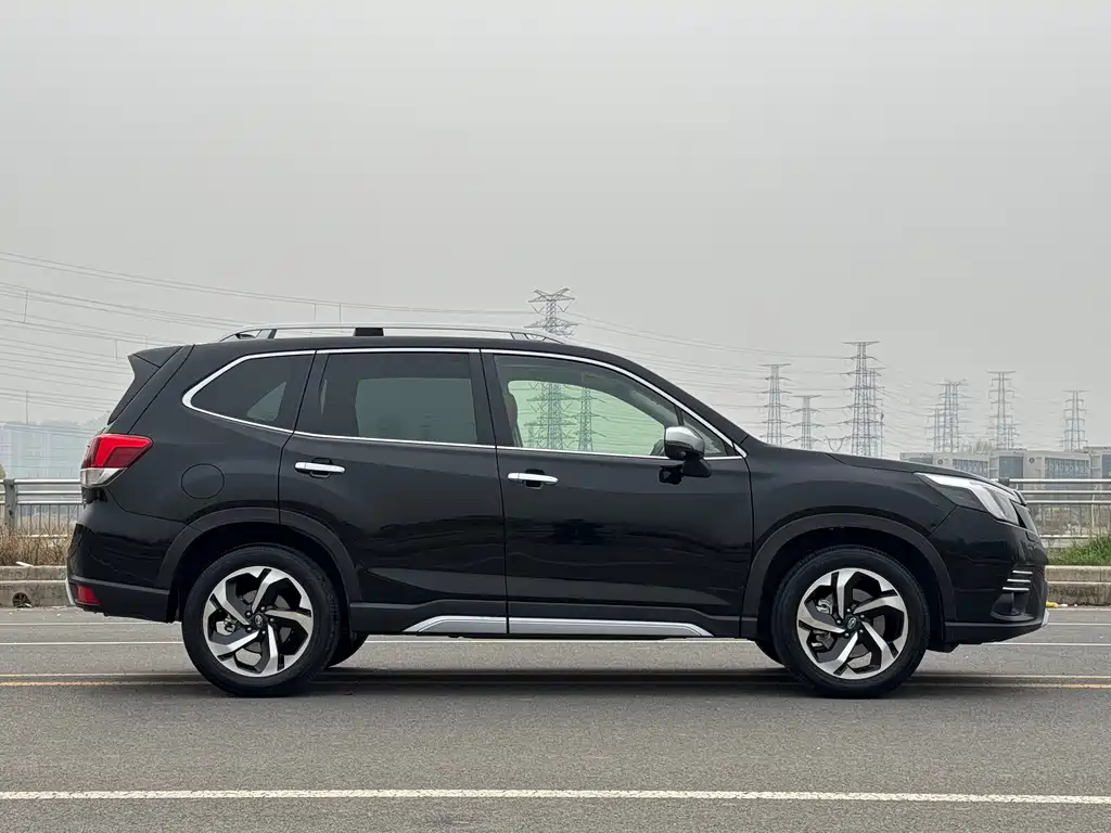 Subaru Forester 2023 — фото 4