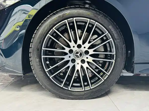 Mercedes-Benz C-Class 2025