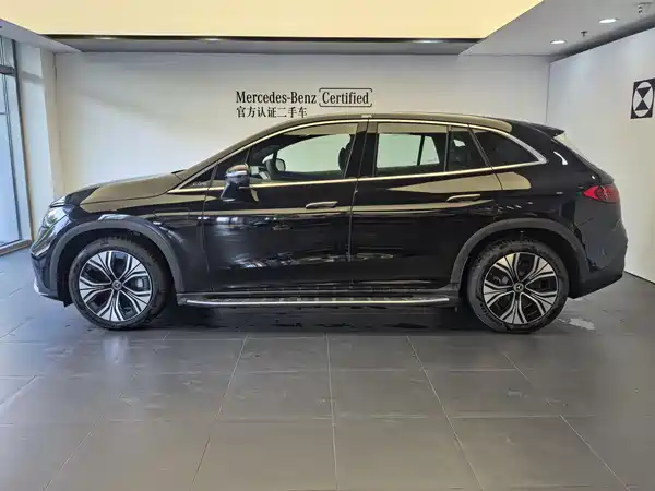 Mercedes-Benz EQE SUV 2025