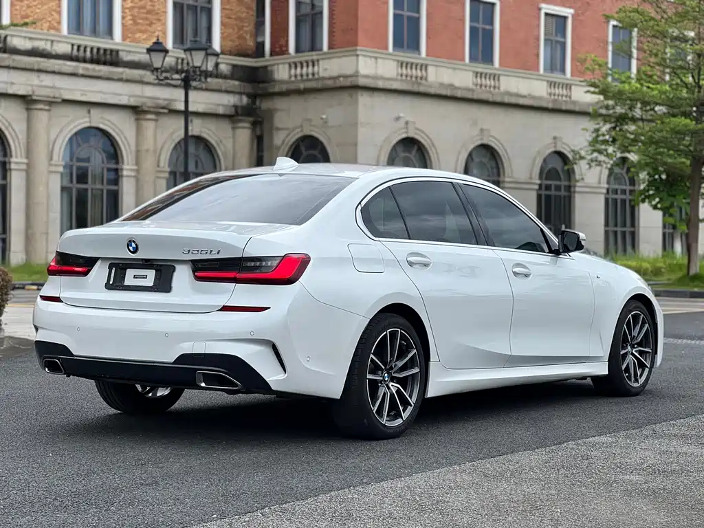 BMW 3 Series 2019 — фото 6