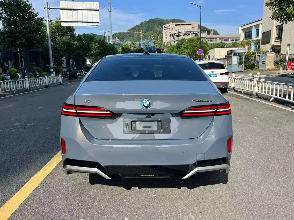BMW i5 2024 — фото 6