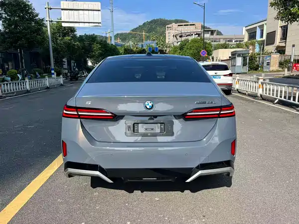 BMW i5 2024