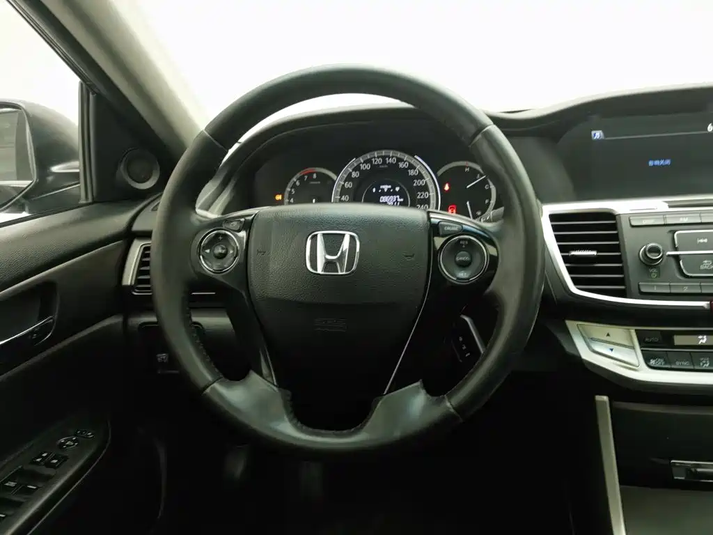 Honda Accord 2016 — фото 11