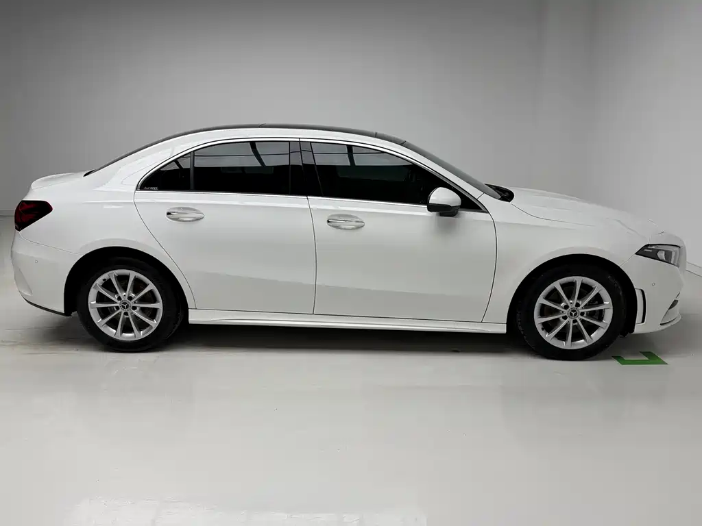 Mercedes-Benz A-Class 2022 — фото 7