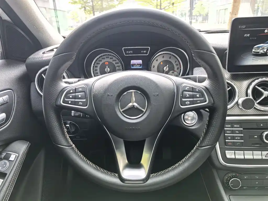 Mercedes-Benz GLA 2017 — фото 15