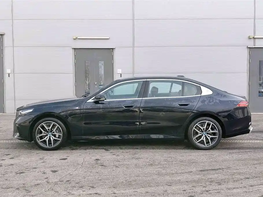 BMW i5 2025 — фото 2