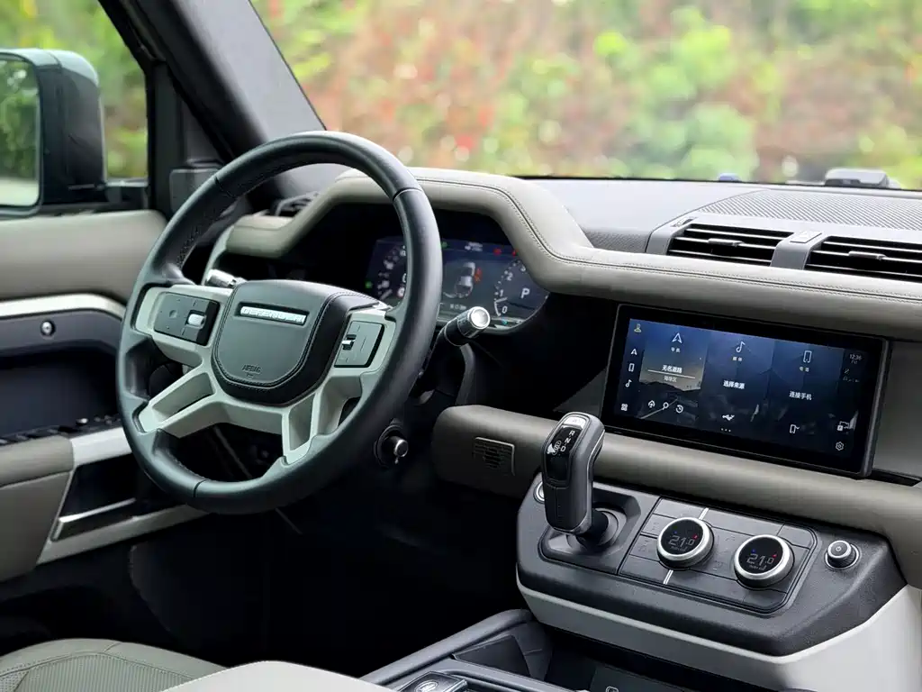 Land Rover Defender 2020 — фото 20
