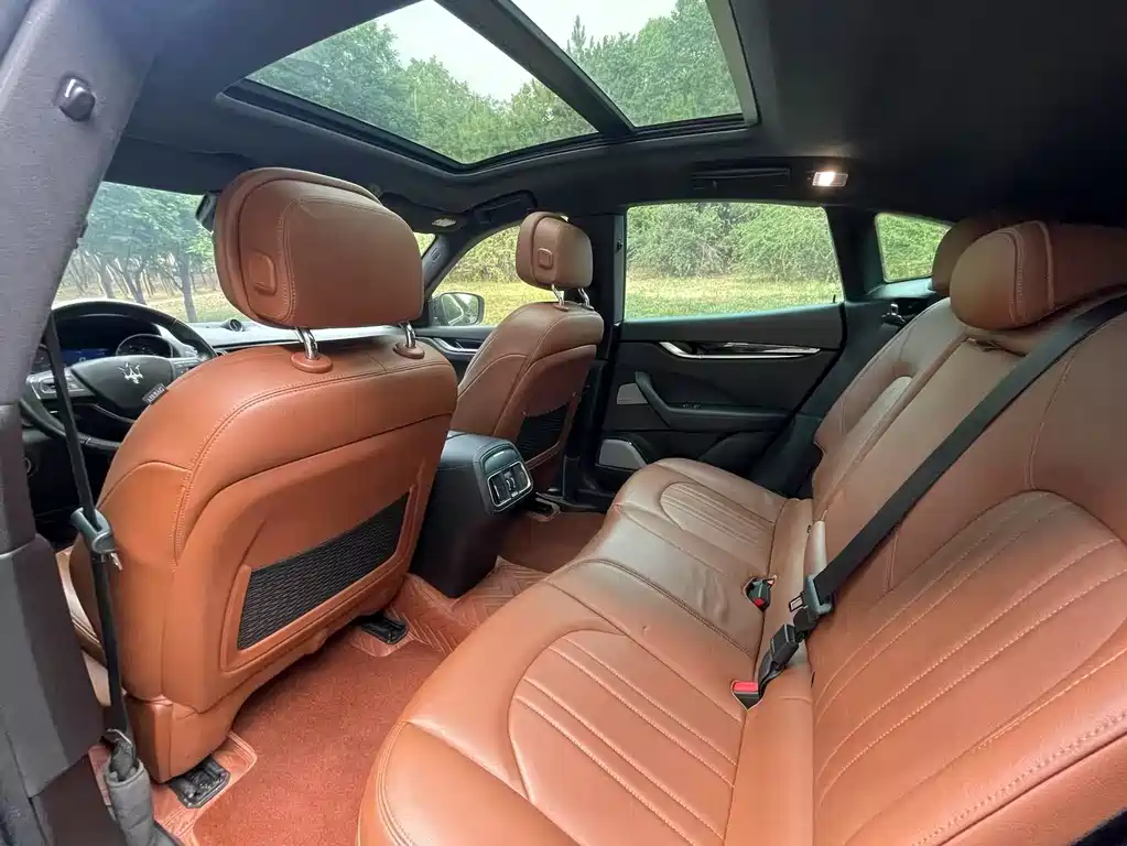 Maserati Levante 2018 — фото 12