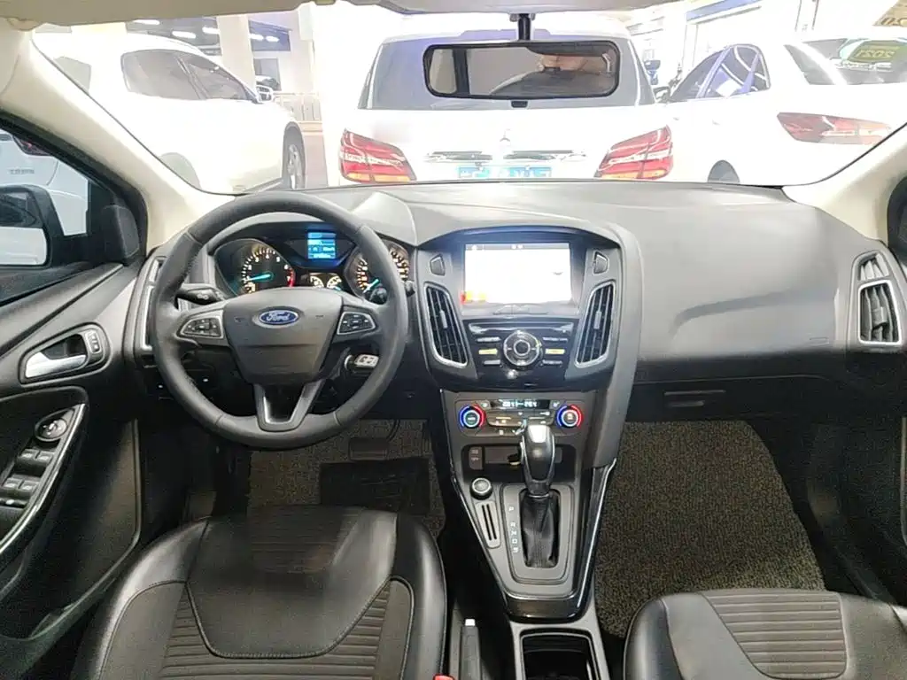 Ford Focus 2016 — фото 10