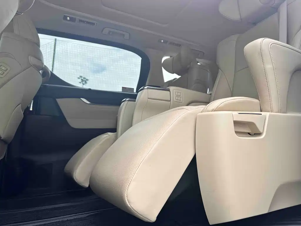 Toyota Alphard 2017 — фото 22