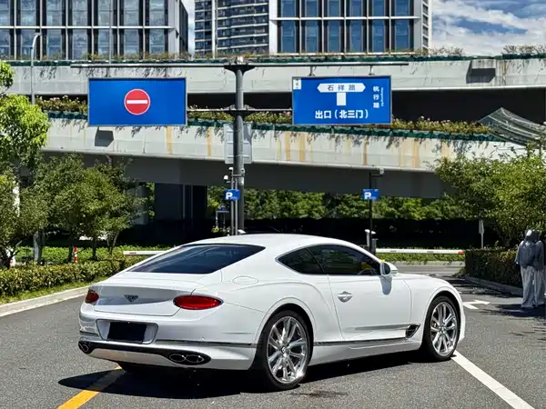 Bentley Continental 2022