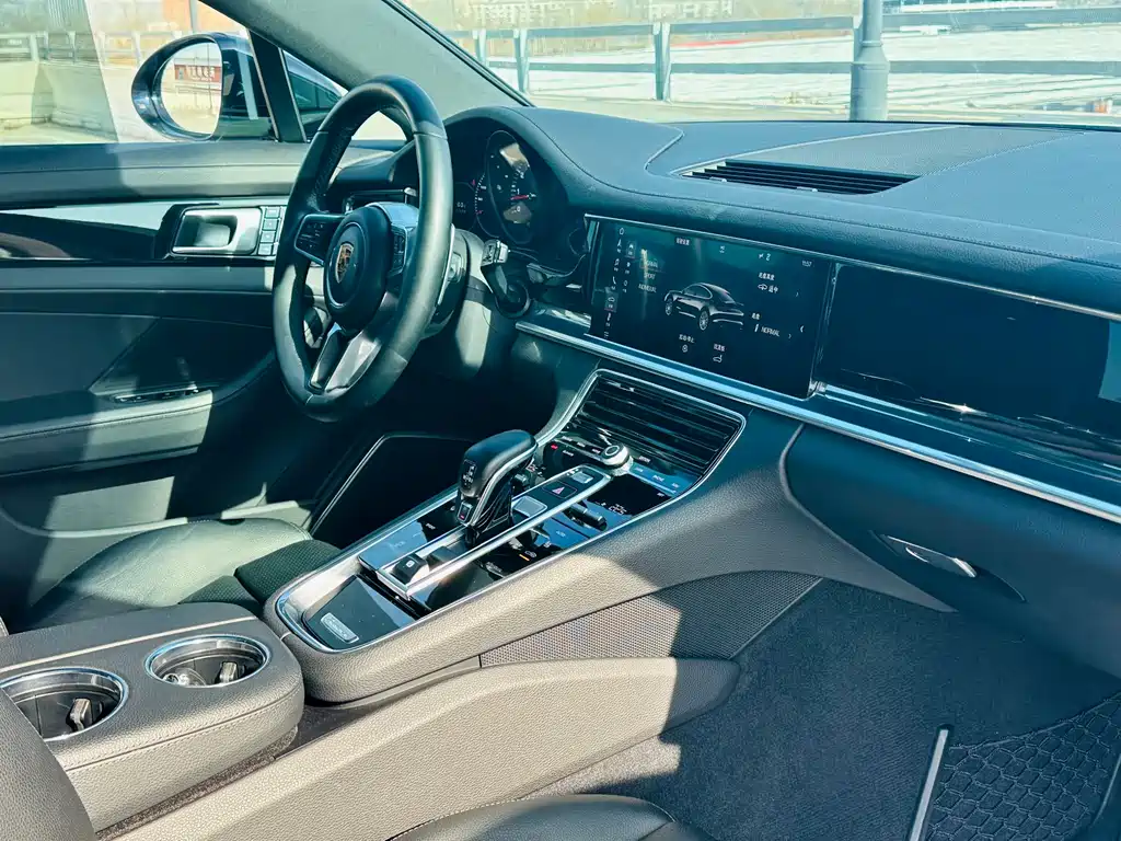 Porsche Panamera 2018 — фото 25