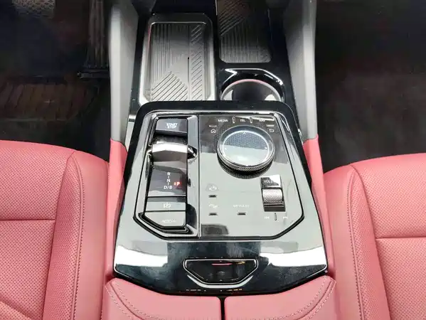 BMW i5 2025