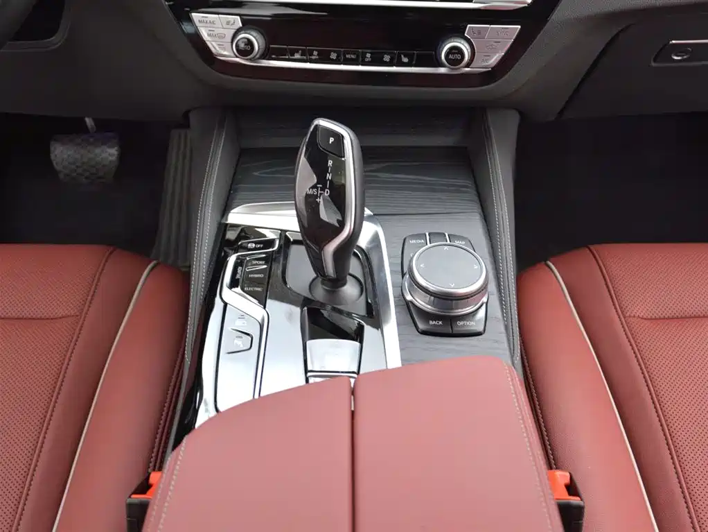 BMW 5 Series New Energy 2022 — фото 12