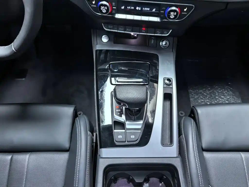 Audi Q5L 2025 — фото 15