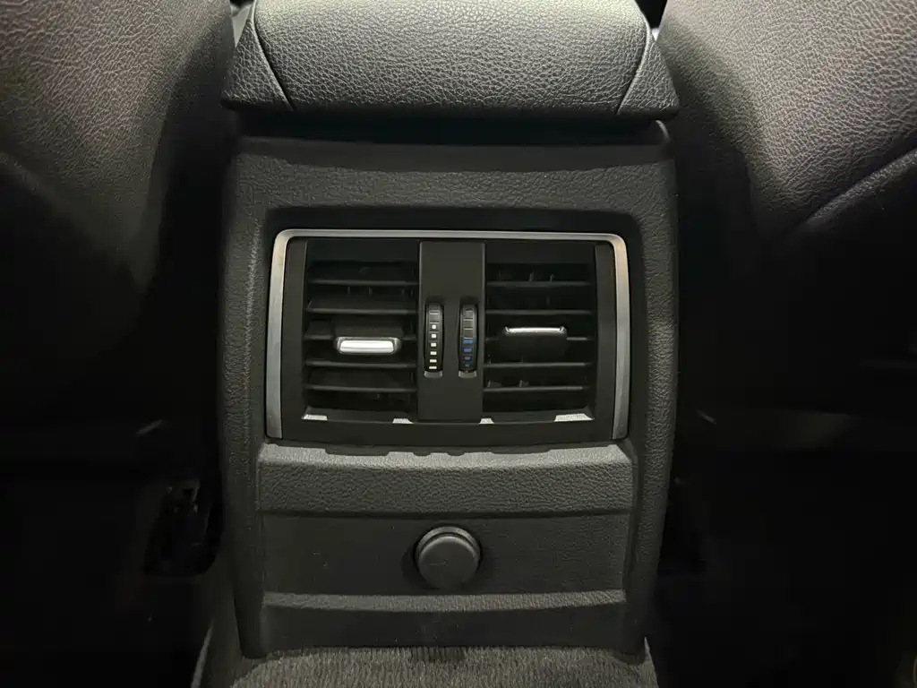 BMW 3 Series 2019 — фото 15