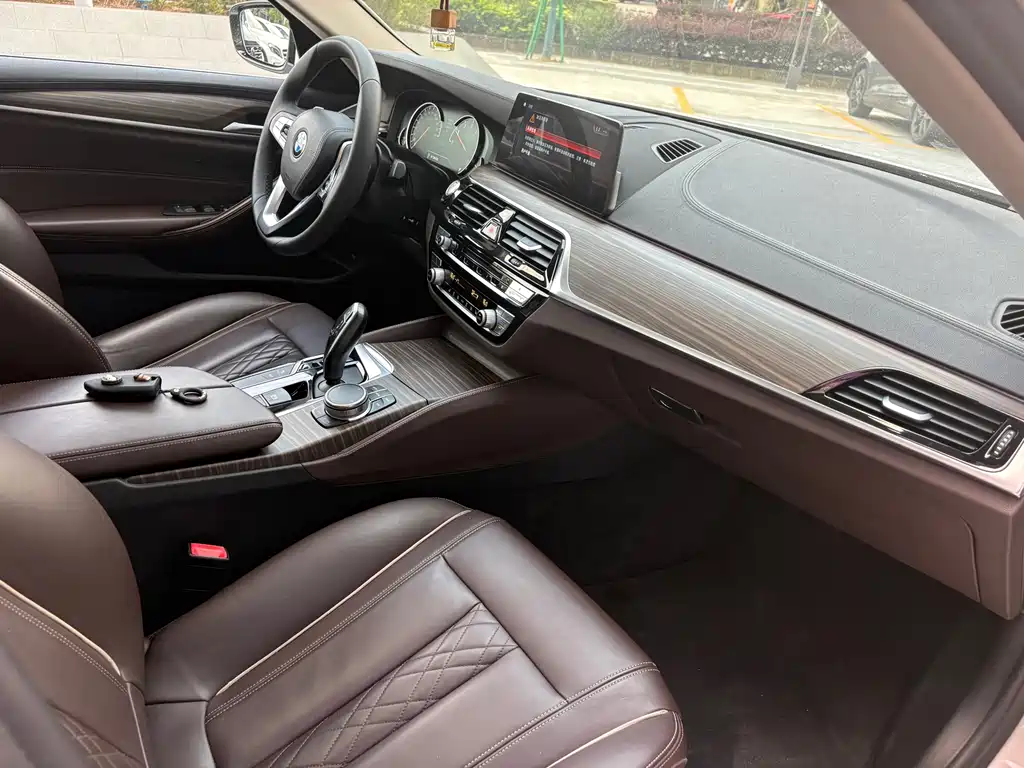 BMW 5 Series 2018 — фото 3