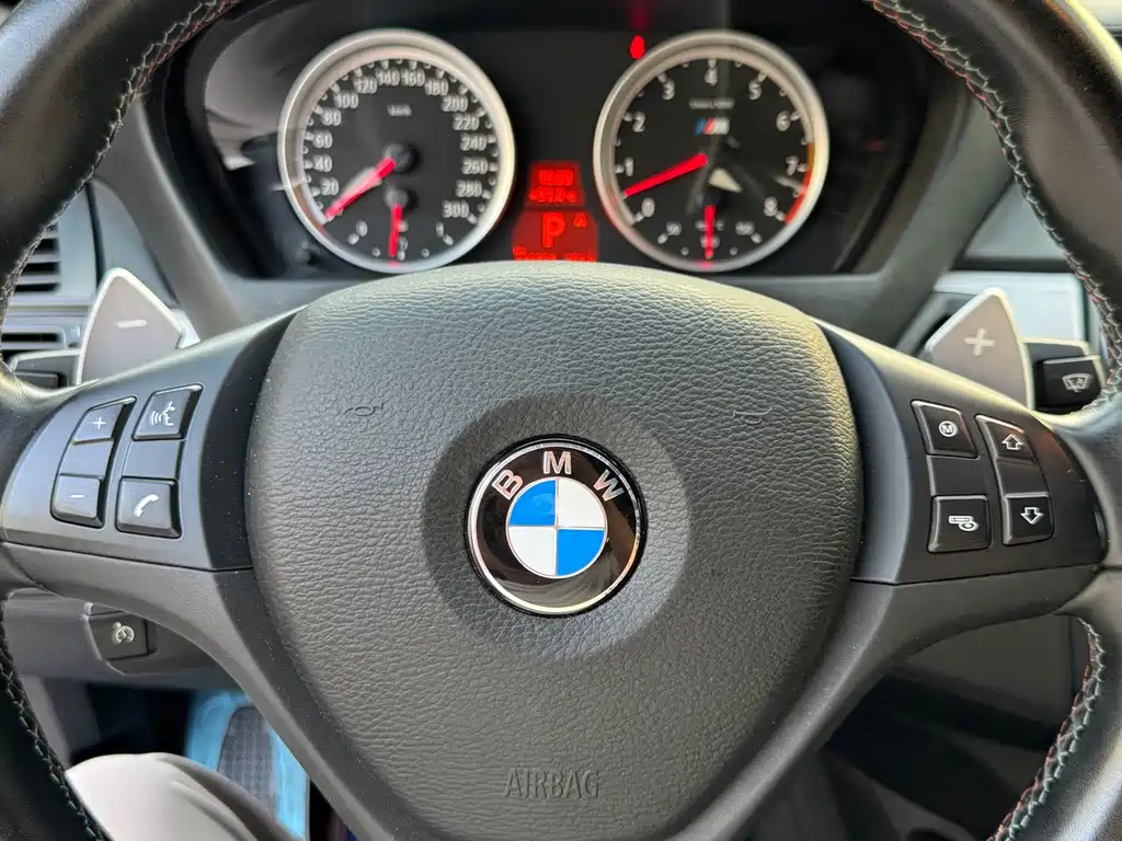 BMW X6 M 2015 — фото 12