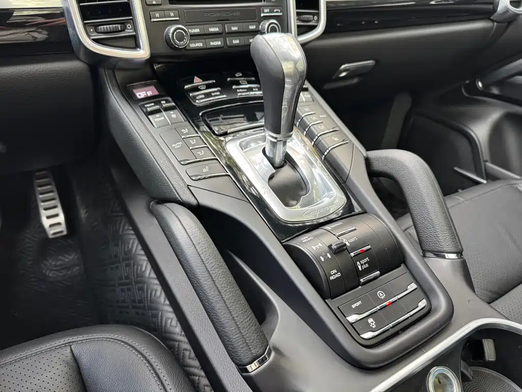 Porsche Cayenne 2017 — фото 12